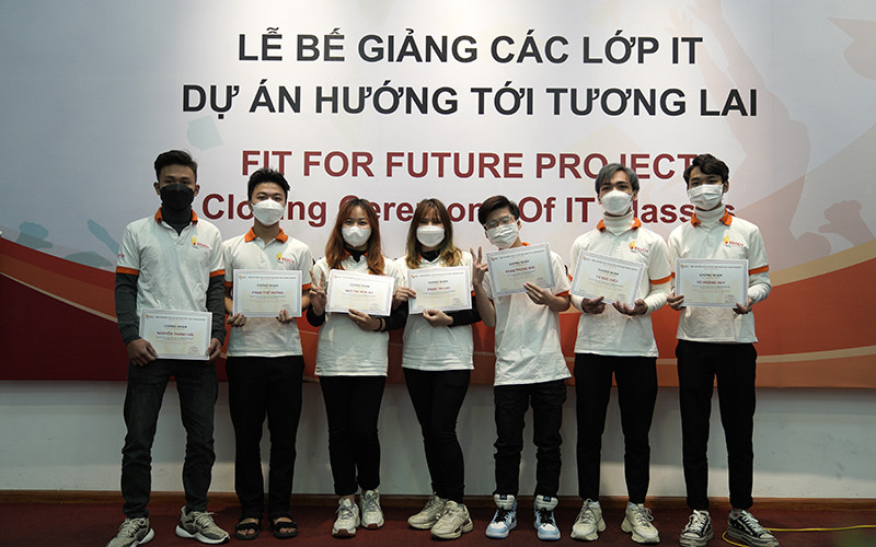 Các học viên trong lễ bế giảng (Ảnh: REACH).
