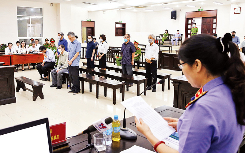 Phiên tòa sơ thẩm xét xử cựu Bộ trưởng Công thương Vũ Huy Hoàng và đồng phạm về các tội: Vi phạm quy định về quản lý, sử dụng tài sản nhà nước gây thất thoát, lãng phí và vi phạm các quy định về quản lý đất đai. Ảnh | phạm kiên