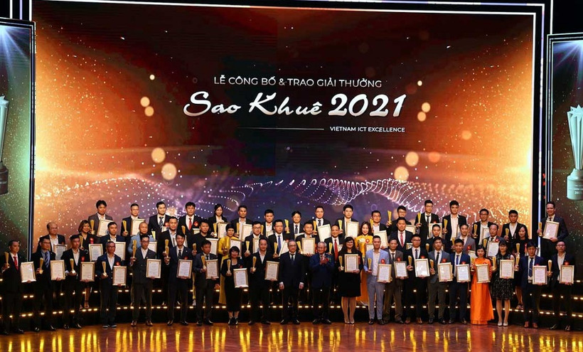 Trao giải thưởng Sao Khuê 2021.