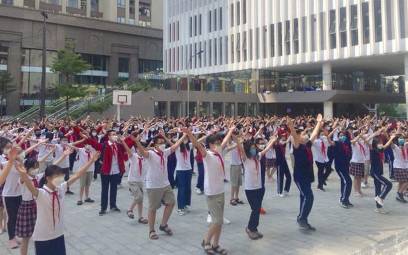 Học sinh Trường THCS Cầu Giấy (Hà Nội) với hoạt động thể dục giữa giờ. Ảnh: Trường THCS Cầu Giấy