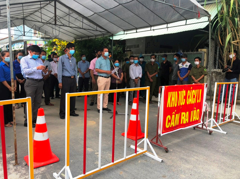 Lãnh đạo huyện Bình Sơn công bố Quyết định dỡ bỏ phong tỏa khu vực xóm 3, thôn Mỹ Huệ 1, xã Bình Dương.