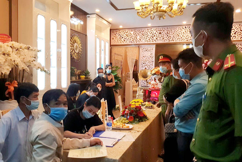 Khai trương cơ sở thẩm mỹ vi phạm quy định phòng, chống dịch Covid-19.