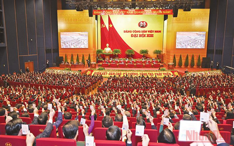 Trước những vấn đề khó, lớn, hệ trọng đặt ra càng phải giữ vững nguyên tắc tập trung dân chủ.