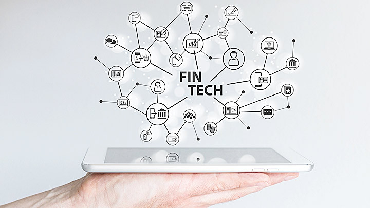 Fintech giúp nhiều người quản lý giao dịch tài chính một cách thông minh. Ảnh: FORKAST