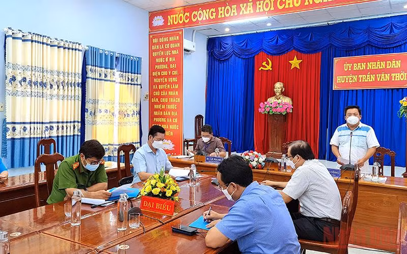 UBND huyện Trần Văn Thời họp báo cung cấp thông tin vụ tiêu hủy đàn vật nuôi nhằm phục vụ phòng, chống dịch.