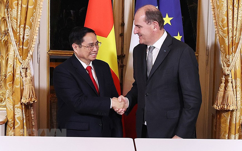 Thủ tướng Phạm Minh Chính và Thủ tướng Pháp Jean Castex tại lễ ký.