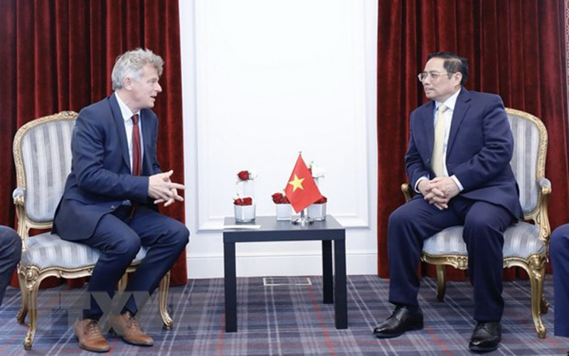 Thủ tướng Phạm Minh Chính tiếp đồng chí Fabien Roussel, Bí thư toàn quốc Đảng Cộng sản Pháp. (Ảnh: Dương Giang/TTXVN)
