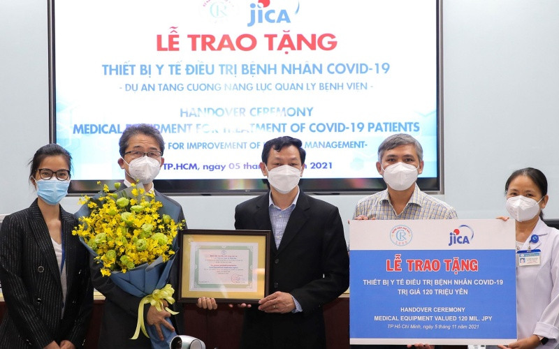 JICA hỗ trợ bệnh viện Chợ Rẫy thiết bị chẩn đoán, điều trị Covid-19.