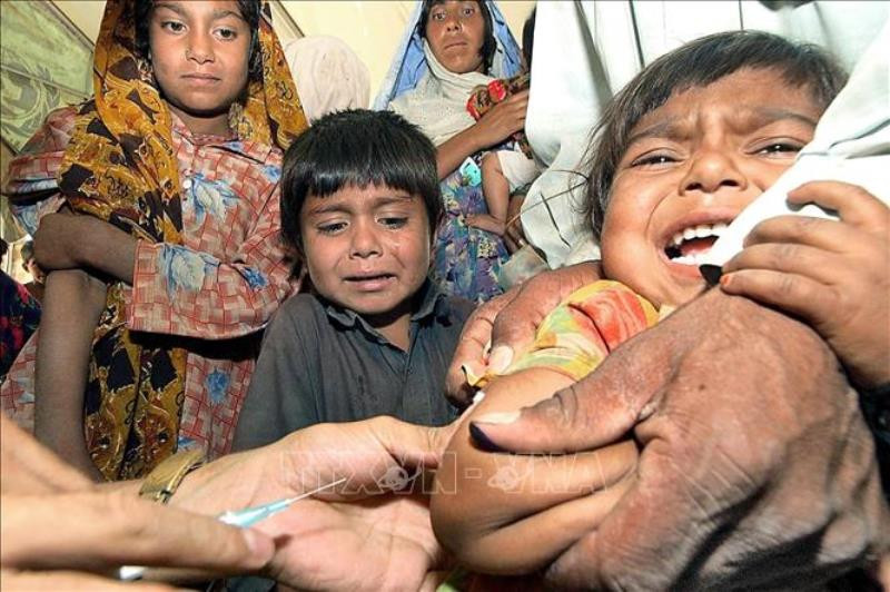 Tiêm vaccine phòng sởi cho trẻ em tại Kabul, Afghanistan. (Ảnh: AFP/TTXVN)