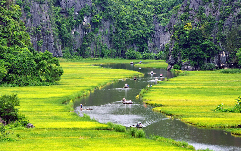 Ngành du lịch cần nhanh chóng chuyển đổi số, quản trị thông minh để chủ động vượt qua thử thách và phát triển. Ảnh: TRẦN HẢI