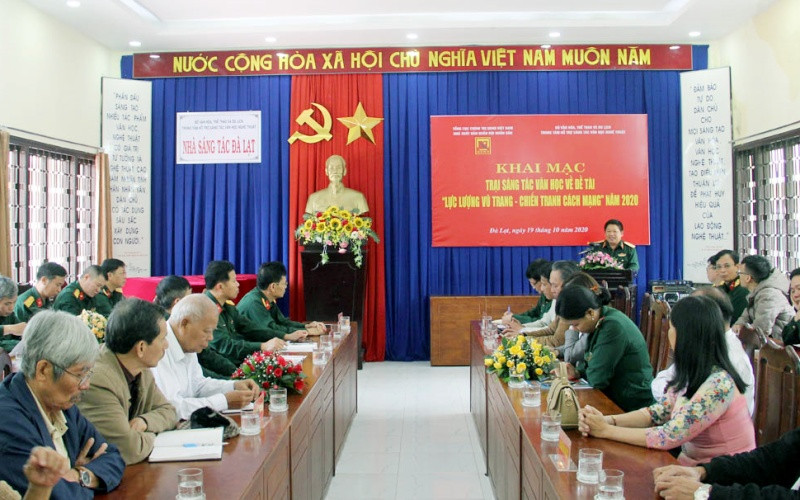 Quang cảnh buổi khai mạc.