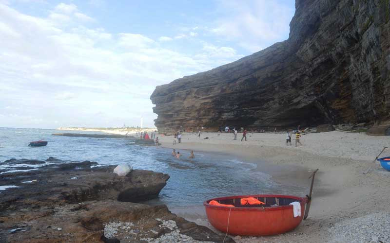 Du lịch biển, đảo là dòng sản phẩm du lịch chủ đạo của tỉnh Quảng Ngãi từ nay đến năm 2030. 