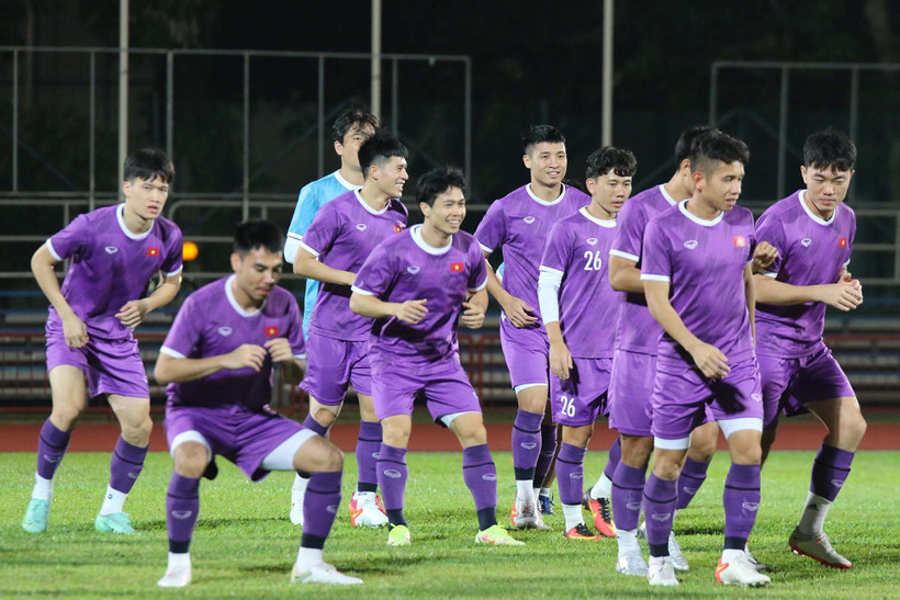 Không khí đầy năng lượng trên sân tập, tối 4/12. (Ảnh: VFF)