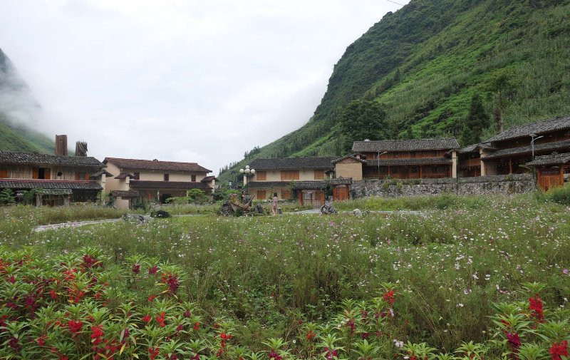 Làng văn hóa du lịch thôn Pả Vi Hạ, xã Pả Vi, huyện Mèo Vạc xây dựng theo mô hình kiểu mẫu.