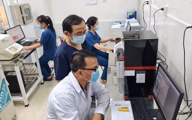 Ảnh minh họa: Bên trong Khoa Vi sinh, Bệnh viện Đa khoa tỉnh Bình Định.