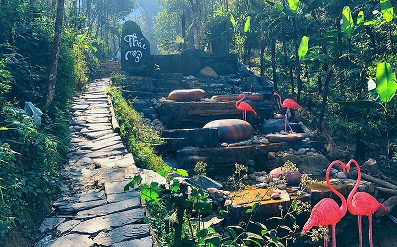 Một góc tiểu cảnh điểm du lịch Thung lũng Xanh