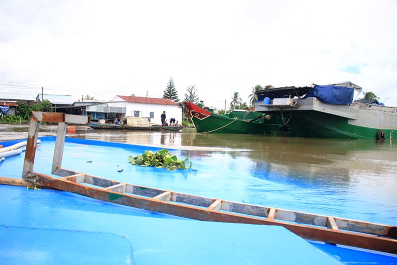 Hiện trường xảy ra sự cố chìm xà-lan cát.