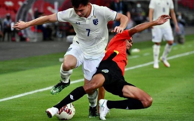 Myanmar sẽ là phép thử cho Thái Lan (áo trắng) trong trận đấu hôm nay.