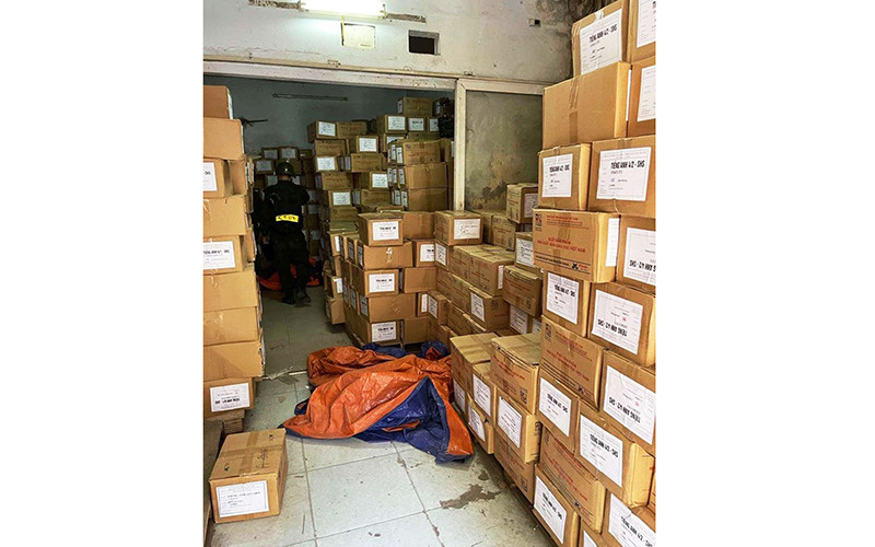 Kho sách giáo khoa giả.Ảnh: BỘ CÔNG AN
