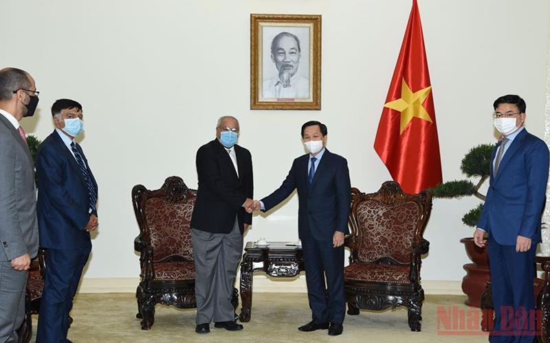 Phó Thủ tướng Lê Minh Khái tiếp ông Mohammad Abdullateef M A Alfares, Bộ trưởng Dầu mỏ Kuwait. (Ảnh: TRẦN MẠNH)