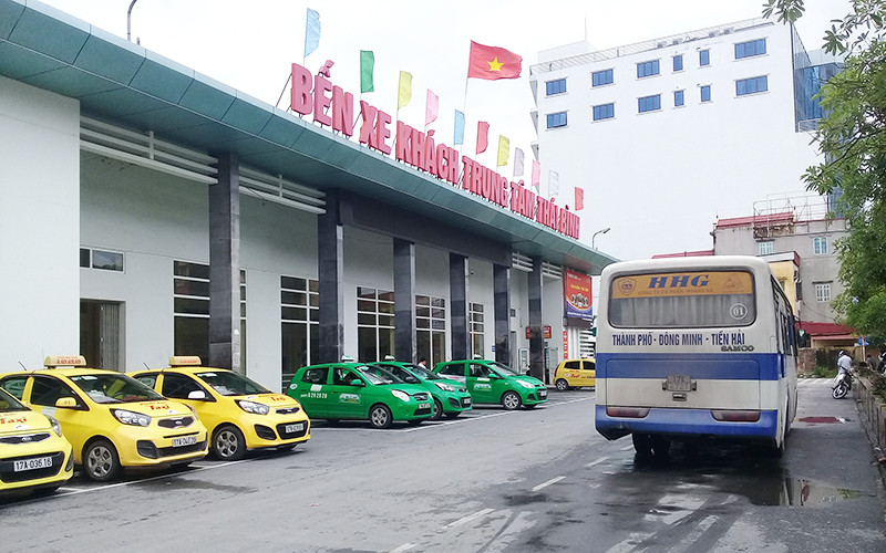 Lượng hành khách đi lại ít do e ngại dịch, các đơn vị vận tải khách bằng ô-tô ở Thái Bình ế ẩm, đối diện nhiều khó khăn.