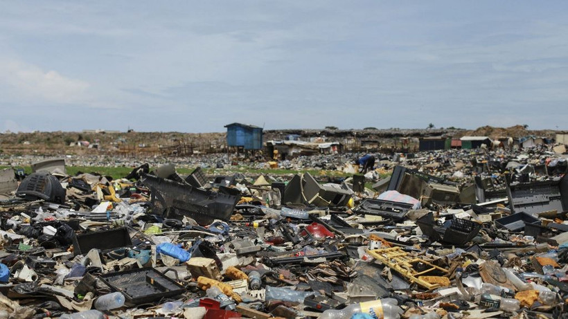 Quang cảnh bãi phế liệu điện tử lớn nhất châu Phi ở Ghana vào ngày 23-5-2019. Ảnh: Getty Images.