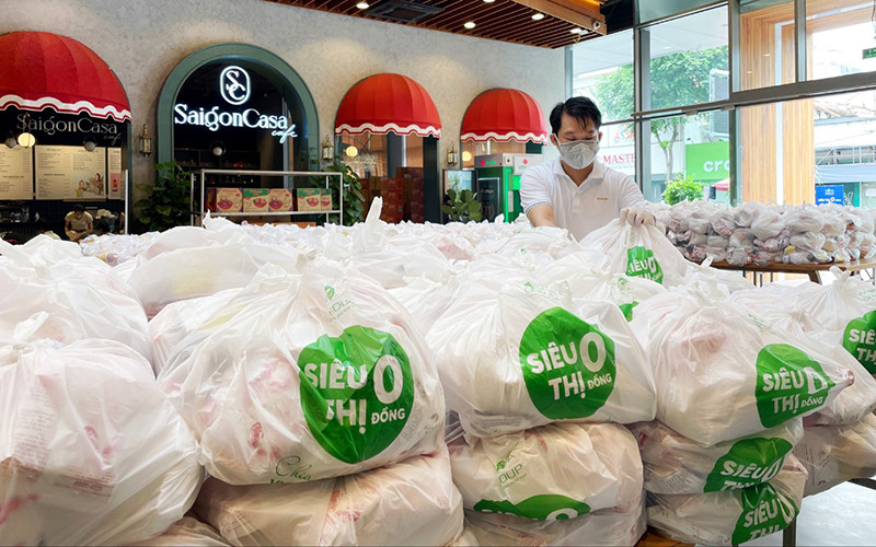 Siêu thị 0 Đồng của NovaGroup đã trao tặng hơn 200 nghìn phần quà tới bà con gặp khó khăn tại TP Hồ Chí Minh.