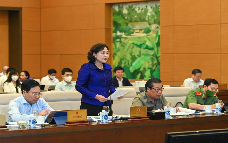 Thống đốc Ngân hàng Nhà nước Nguyễn Thị Hồng phát biểu tại phiên họp. (Ảnh Duy Linh)