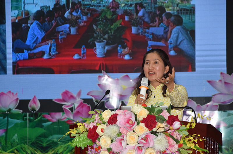 Đại biểu trình bày tại hội thảo.