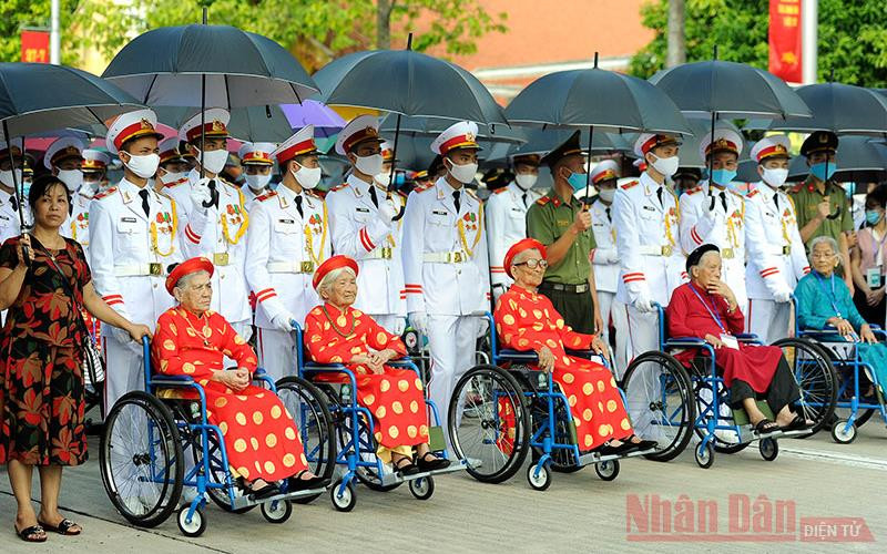 Công tác chăm sóc người có công ghi nhiều dấu ấn trong giai đoạn 2016-2020 (Ảnh minh họa: Gặp mặt đại biểu Bà mẹ Việt Nam Anh hùng toàn quốc năm 2020 tại Hà Nội - Ảnh: Đăng Khoa).