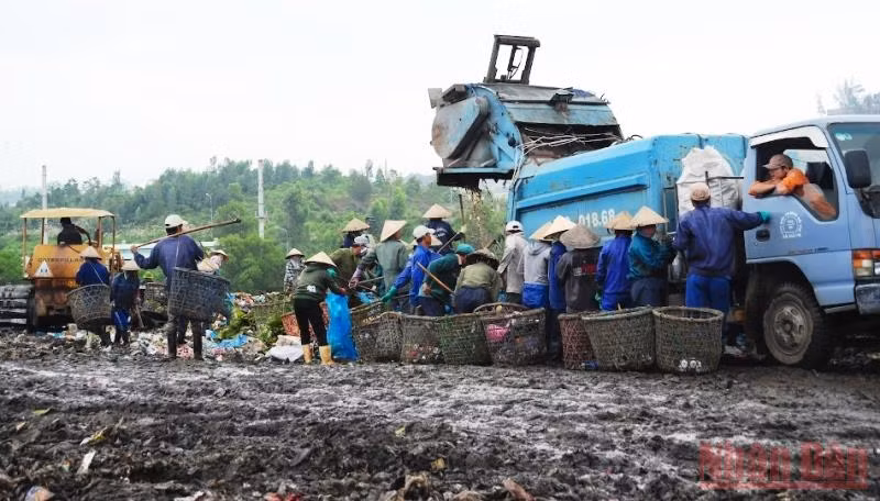 Bãi rác Khánh Sơn, Đà Nẵng trước khi nâng cấp.