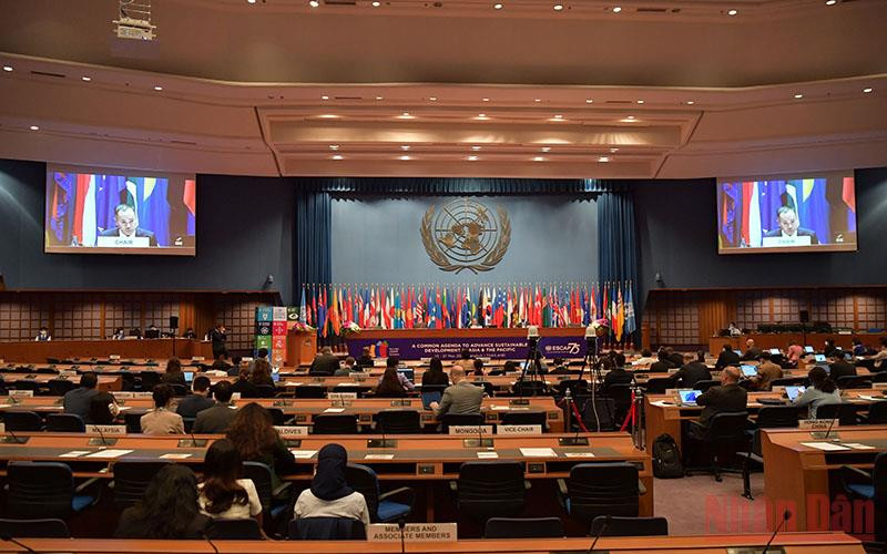 Toàn cảnh phiên họp ESCAP, ngày 27/5.