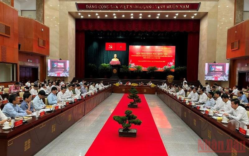 Các đại biểu dự hội thảo khoa học quốc gia.