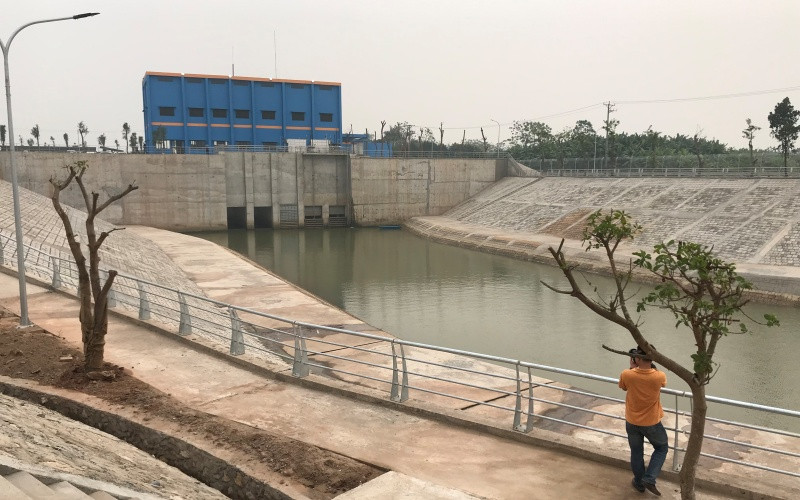 Cửa lấy nước của Nhà máy nước mặt sông Đuống. 