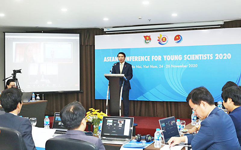 Bí thư T.Ư Đoàn TNCS Hồ Chí Minh, Phó Chủ nhiệm Thường trực Ủy ban Quốc gia về thanh niên Việt Nam Nguyễn Ngọc Lương phát biểu khai mạc Hội nghị.