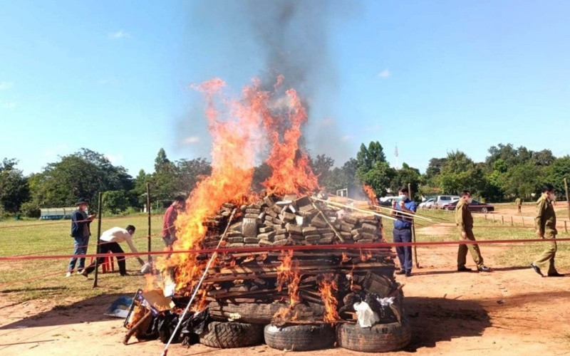 Lực lượng chức năng Lào tiêu hủy ma túy trong khuôn khổ Chương trình quốc gia giải quyết vấn đề ma túy.