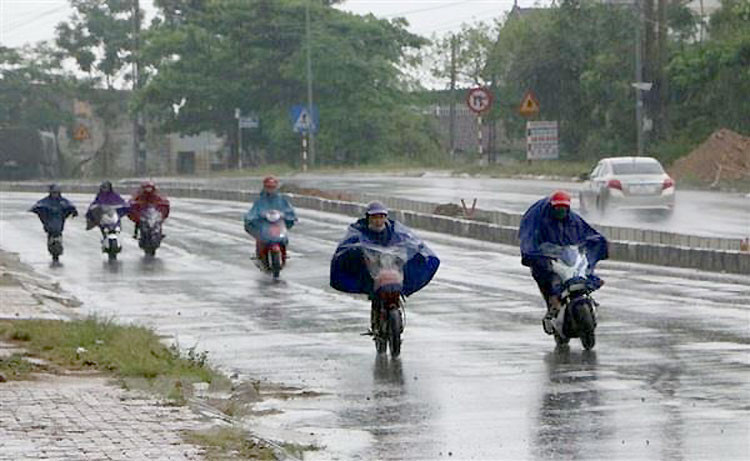 Hôm nay vùng núi phía bắc có mưa to, đề phòng xảy ra lốc, sét và gió giật mạnh. (Ảnh minh họa).