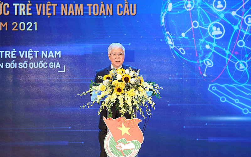 Đồng chí Đỗ Văn Chiến phát biểu ý kiến tại Lễ khai mạc Diễn đàn.