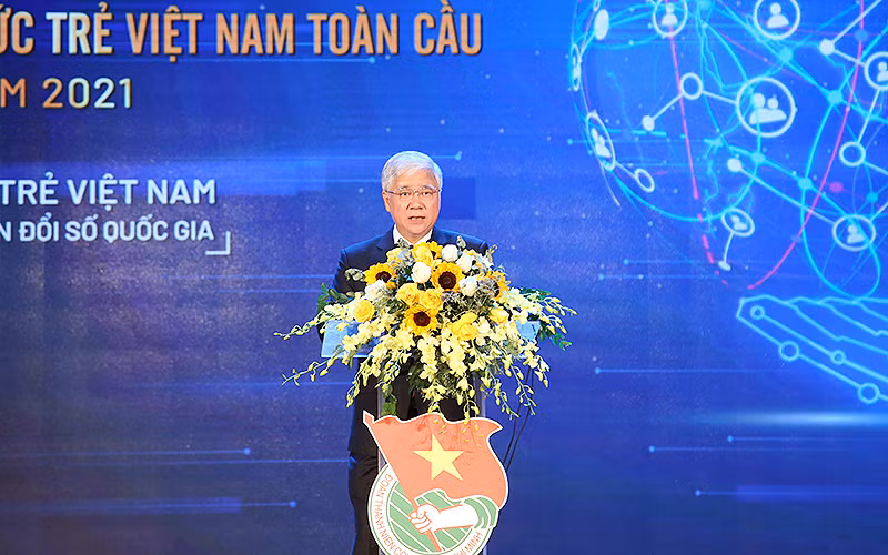 Đồng chí Đỗ Văn Chiến phát biểu ý kiến tại Lễ khai mạc Diễn đàn.