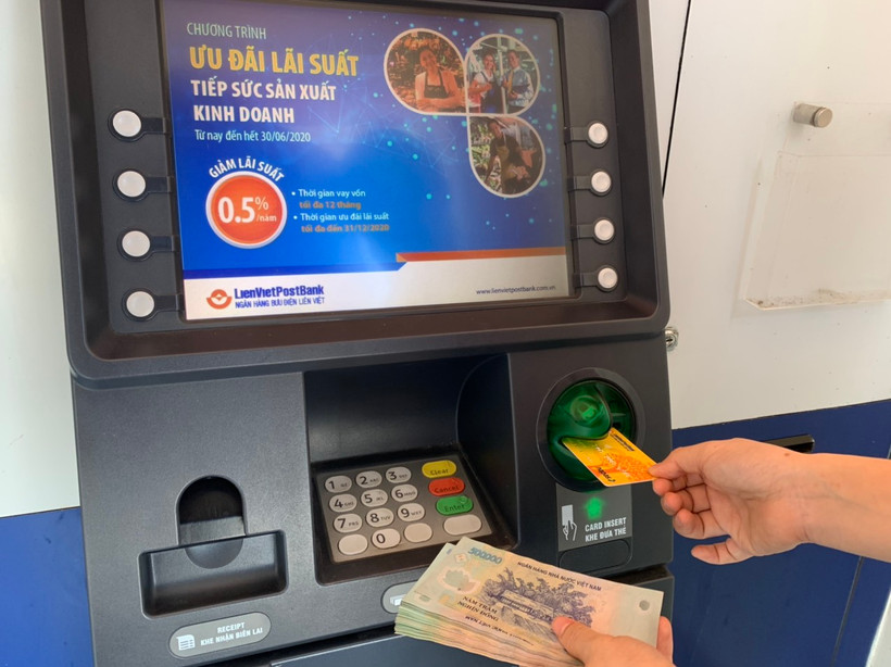 Đẩy mạnh chi trả lương hưu, trợ cấp bảo hiểm xã hội qua thẻ ATM