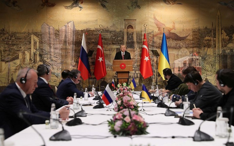 Cuộc gặp phái đoàn Nga và Ukraine tại thành phố Istanbul ngày 29/3/2022. (Ảnh: Reuters)