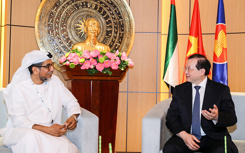 Thứ trưởng Văn hóa, Thể thao và Du lịch Tạ Quang Đông và ông Mohammed Saif Al Suwaidi, Tổng Giám đốc Quỹ Phát triển của Tiểu vương quốc Abu Dhabi (ADFD).