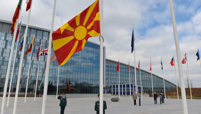  Lễ thượng cờ Bắc Macedonia diễn ra tại trụ sở NATO ở Brussels, Bỉ .
