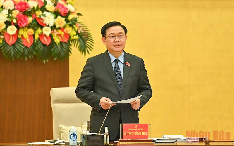 Chủ tịch Quốc hội Vương Đình Huệ phát biểu ý kiến tại buổi làm việc. (Ảnh: DUY LINH)