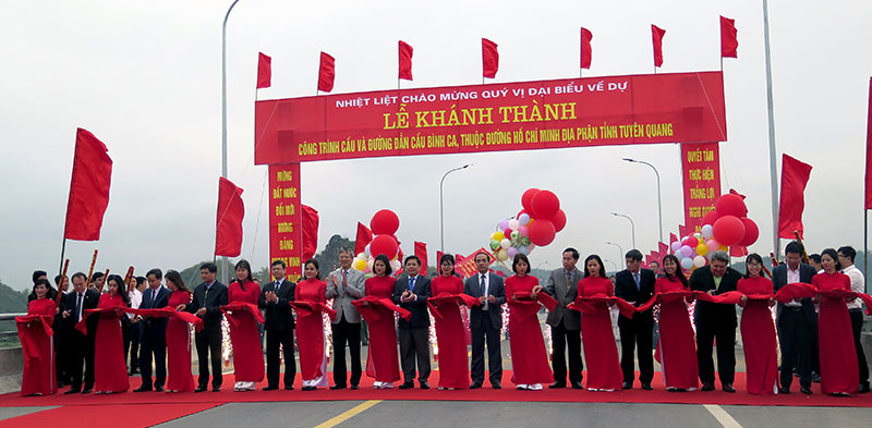 Cầu Bình Ca bắc qua sông Lô đưa vào sử dụng góp phần thúc đẩy phát triển kinh tế - xã hội của tỉnh.