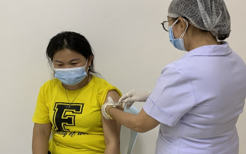 Ngày 7-6, Lào tuyên bố bắt đầu tiêm mũi hai vaccine AstraZeneca cho người đã tiêm mũi một loại vaccine này.