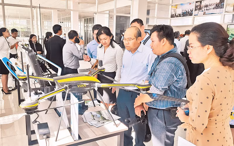 Phòng trưng bày sản phẩm tại Vườn ươm Doanh nghiệp công nghệ cao, Khu công nghệ cao Thành phố Hồ Chí Minh.