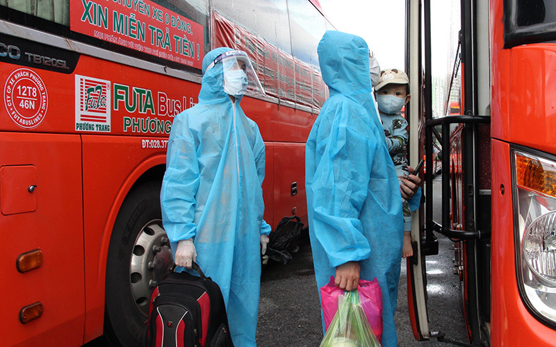 Người dân tỉnh Phú Yên lên xe về quê chiều 21/9.