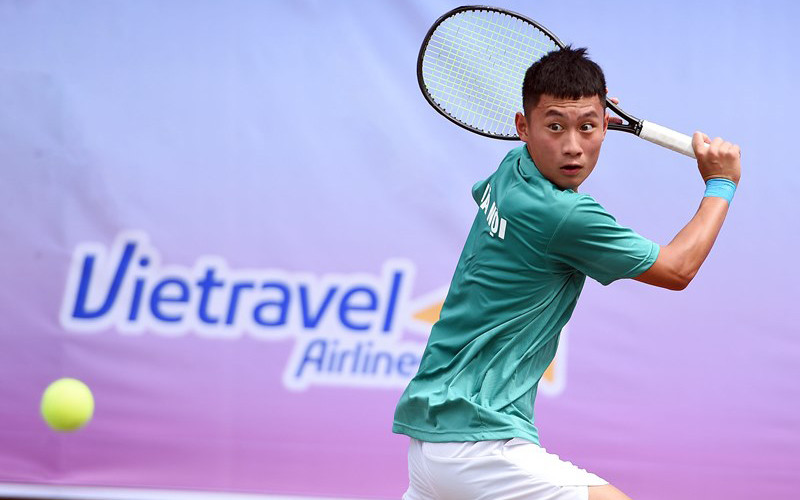 Vũ Thái Nam có chiến thắng áp đảo trong trận khai mạc, giúp đội Hà Nội 2 sớm có vé vào tứ kết nội dung đồng đội nam. (Ảnh: Liên đoàn Quần vợt Việt Nam).