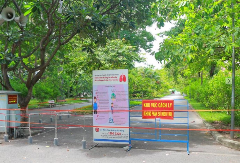 Bệnh viện Phạm Ngọc Thạch đang thực hiện mô hình “bệnh viện tách đôi”, một nửa bệnh viện là “đơn vị điều trị Covid-19”.